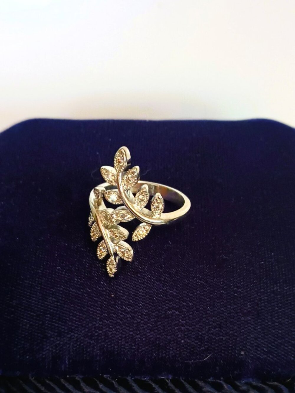 Silver Tone Vine Bypass Ring 8.25 Open Laurel Leaf Clear Stone Wrap Ring Jewelry